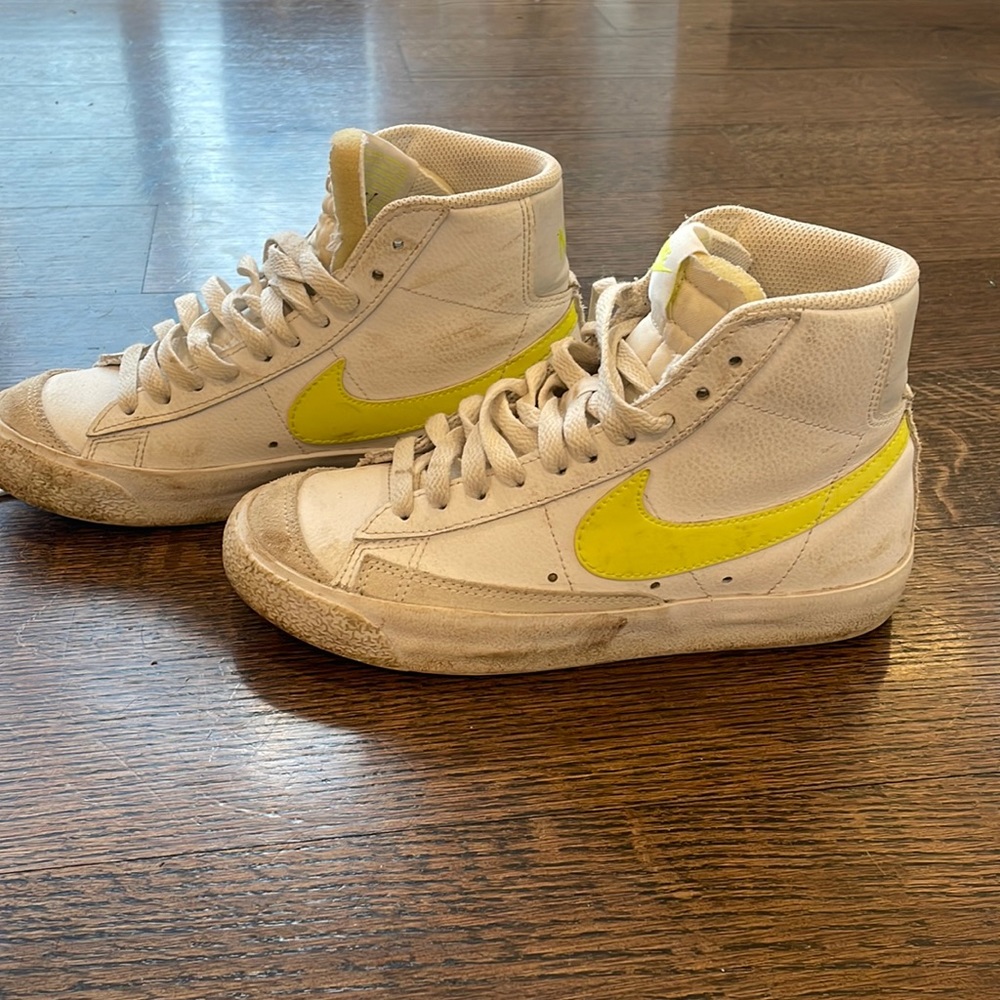Big girls Nike high tops size 5 with fluorescent swoosh